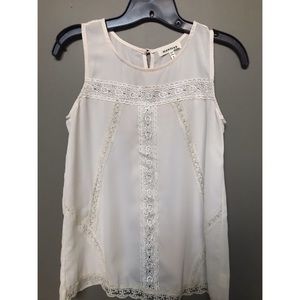 Lace tank top with tulip open back